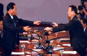 (1)Two Koreas agree to start reconnecting railways